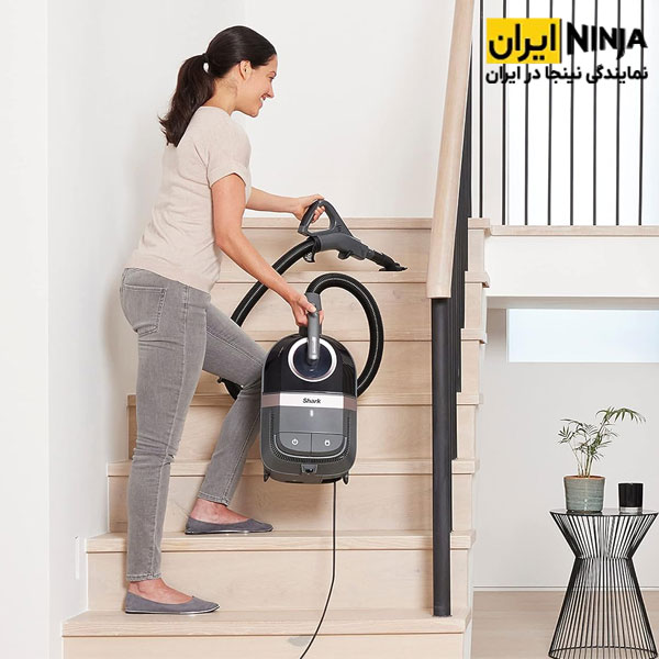 جاروبرقی شارک مدل CV100 4 جارو کشیدن فرش، سرامیک پارکت پله ها و گوشه های دیوار و درزها با جاروبرقی شارک مدل CV100