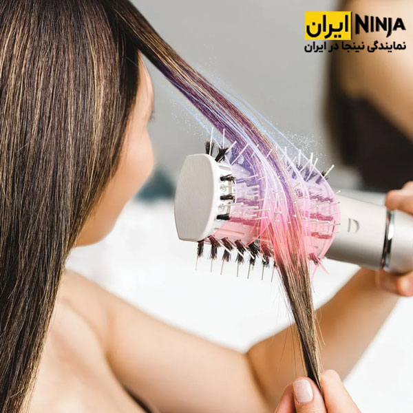 سشوار حرفه ای شارک نینجا مدل HD430 7 شانه زدن با برس سشوار شارک نینجا HD430